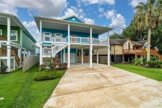 Building Photo - 215 West Dr