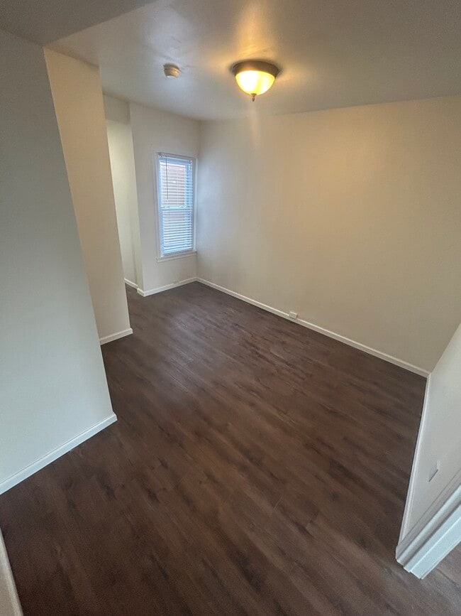 Living Room - 905 W Susquehanna Ave