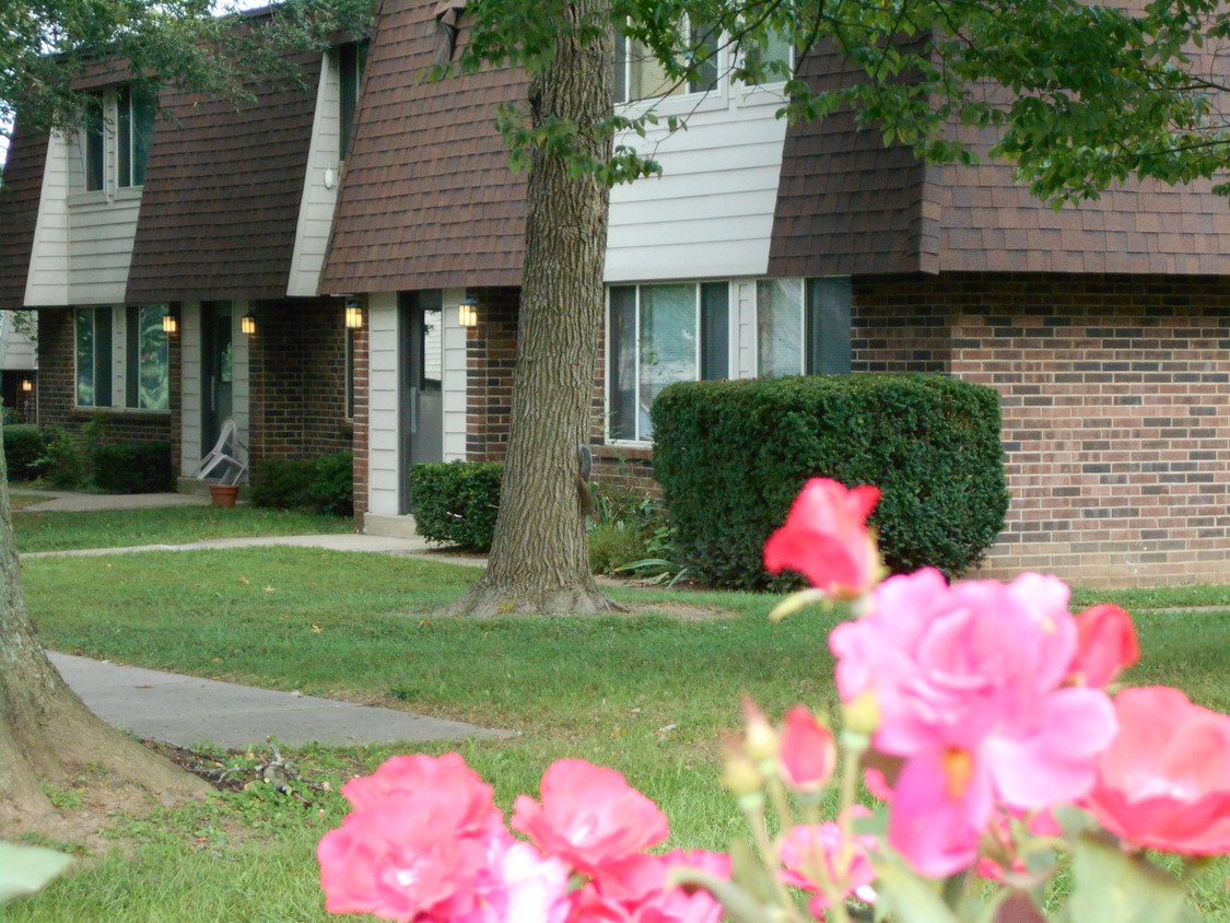 Primary Photo - Southern Oaks Apartments - Income Restricted