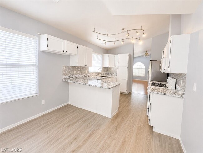 Foto del edificio - 7945 Cherry Valley Cir