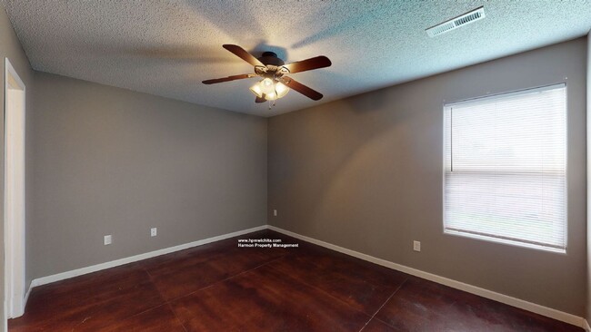 Foto del edificio - 1258 N Curtis Ct