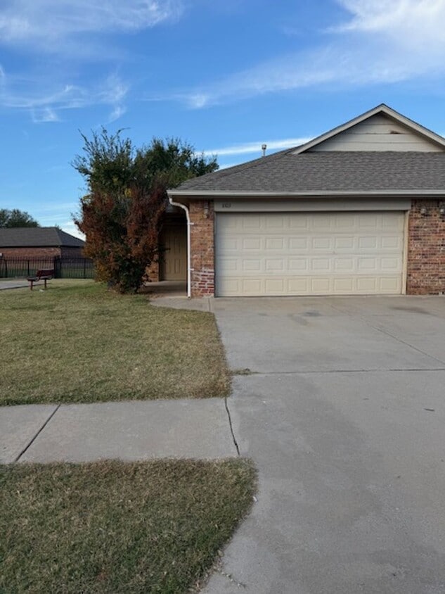 Primary Photo - Updated Duplex - Mustang Schools - Open Fl...