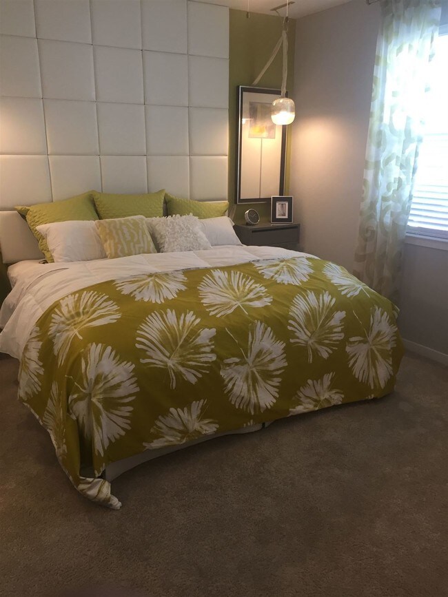 Foto del edificio - 1 br, 1 bath  - 14073 Boggy Creek Rd
