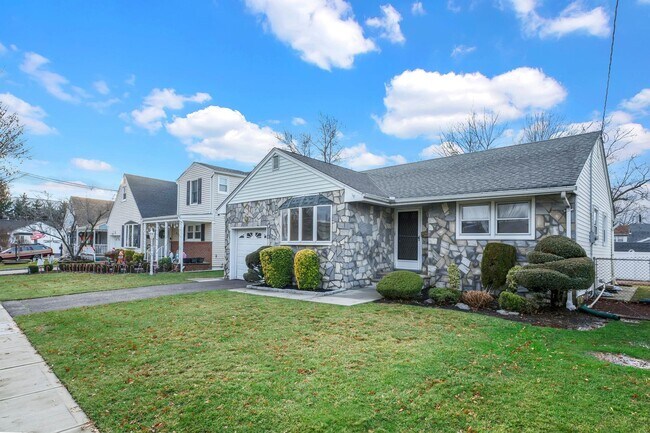 Building Photo - 675 8th St