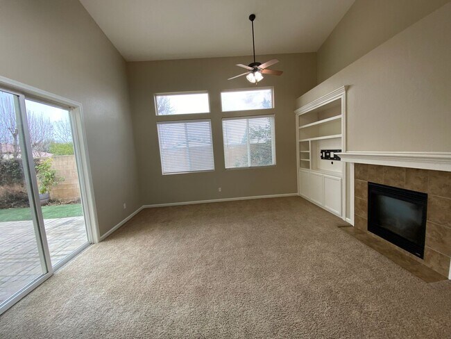 Foto del edificio - Very nice NW Visalia house in gated community