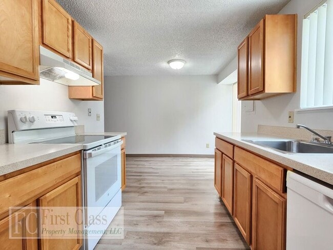 Building Photo - 3618 SW Beaverton Hillsdale Hwy