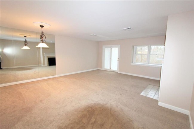 Foto del edificio - 36 Lawton Brook Ln