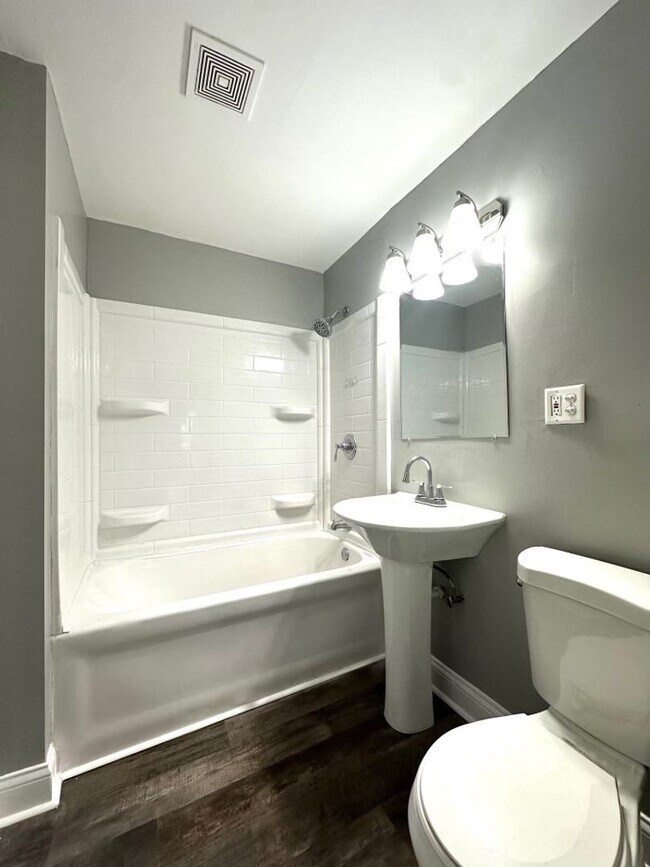 Building Photo - Exquisite 4 Bedroom 2 Bathroom Home in Min...