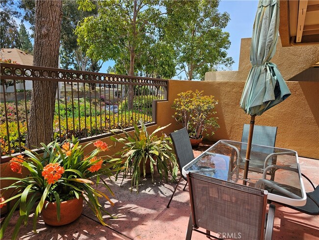 Building Photo - 25671 Le Parc Unit 9