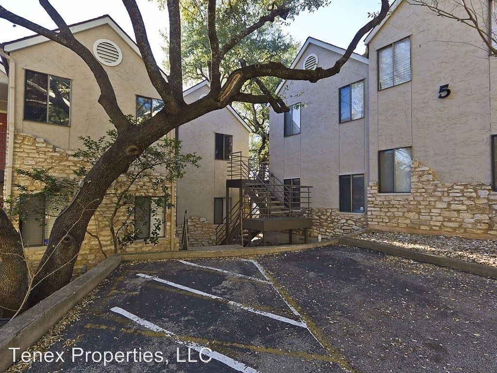 Foto principal - 6810 Deatonhill Dr