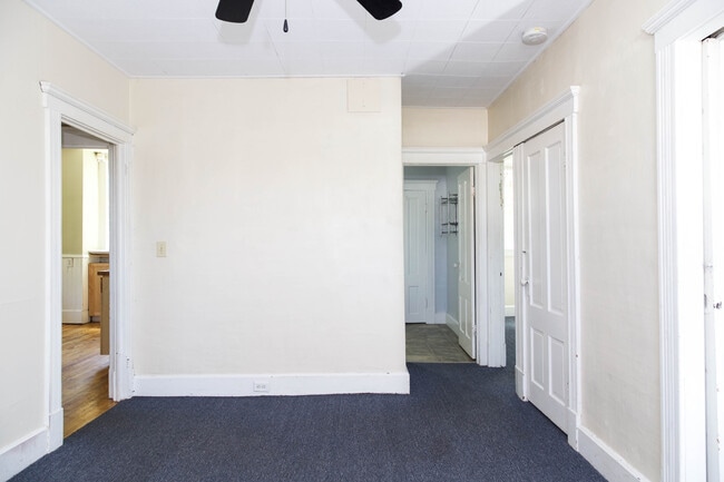 Building Photo - 1-5 Pine Pl