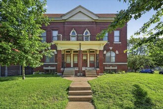 Building Photo - 2303-2305-2305 Russell Blvd