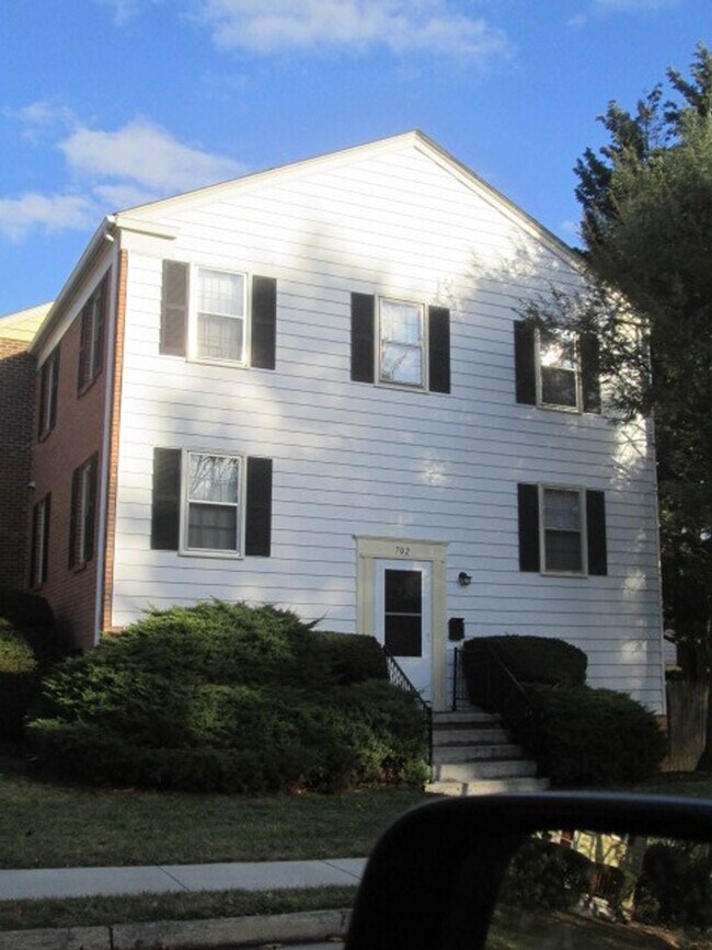 Foto del edificio - 702 Cambridge Rd