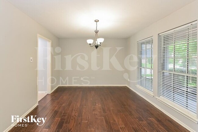 Building Photo - 18402 Wolf Creek Tr