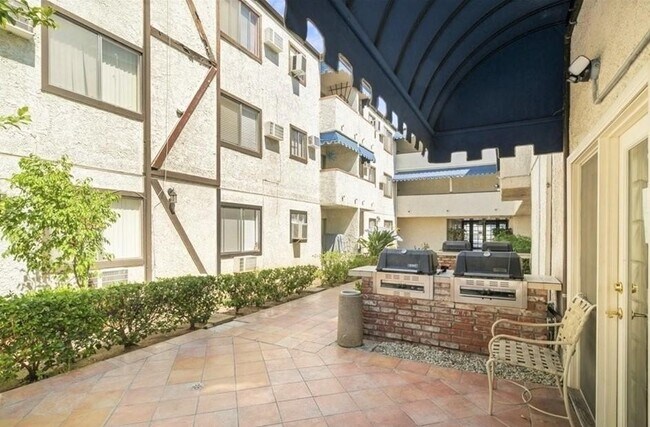 Foto del edificio - 18530 Hatteras St