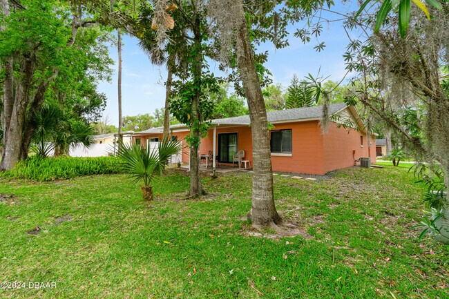 Building Photo - 800 Acorn Ln