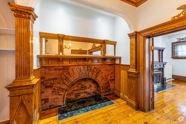 2BR1.5BA - 71 Spadina Rd