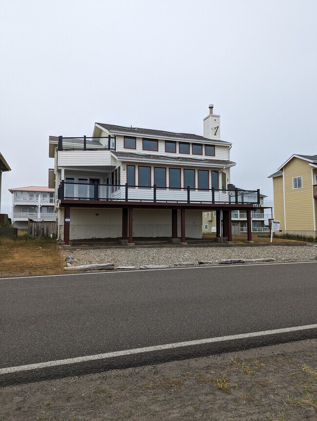 Building Photo - 1517 E Ocean Shores Blvd SW