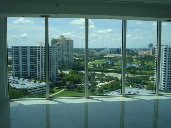 Foto del edificio - 3370 NE 190th St