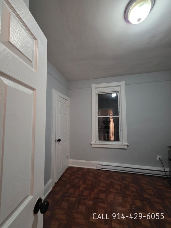 Building Photo - 52 William St