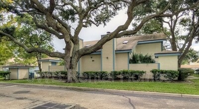 Building Photo - 1104 W Defender Ct