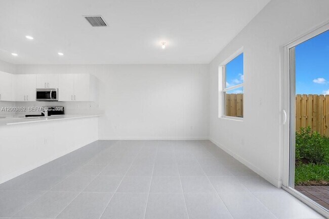 Foto del edificio - 2619 SE 28th Dr