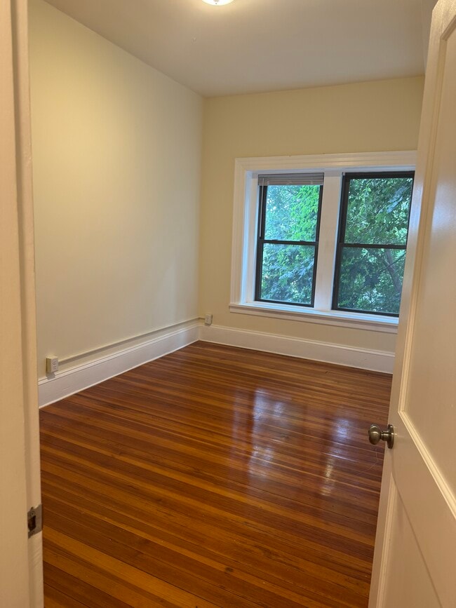 Building Photo - 1471 Beacon St