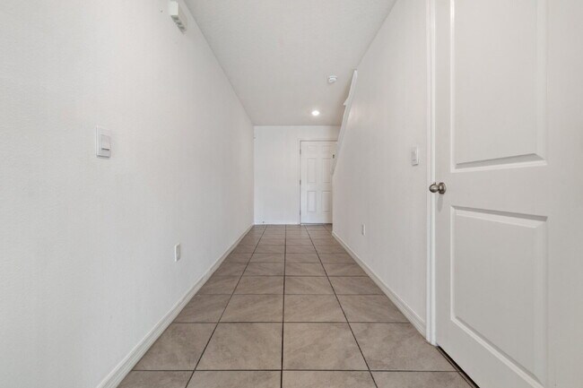 Building Photo - "Spacious 5-Bedroom Haven with Stunning Lake Views & Granite Elegance in Riverview!"