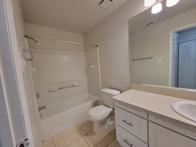 Building Photo - 3831 Bowline Cir