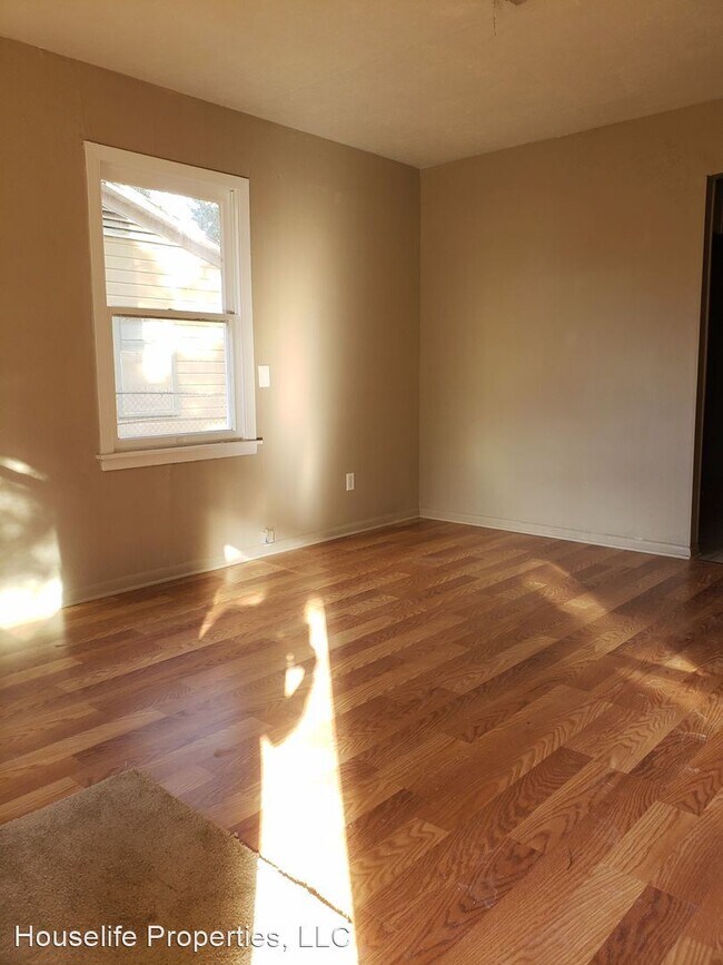 Building Photo - 3 br, 1 bath House - 300 W 83rd St