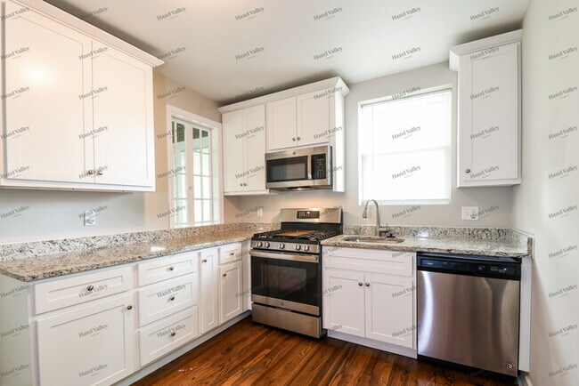 Foto del edificio - 7420 Lansdowne Ave