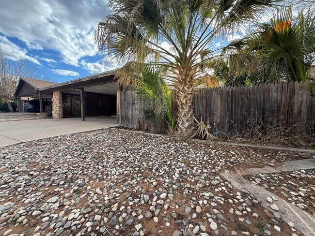 Foto del edificio - 2723-2723 Fair Palms Pl