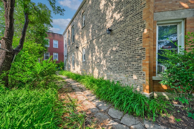 Foto del edificio - 3521 W Cortland St