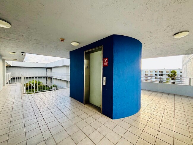 Foto del edificio - 8201 NW 8th St