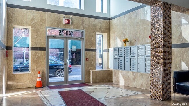 Foto del edificio - 140-75 Ash Ave