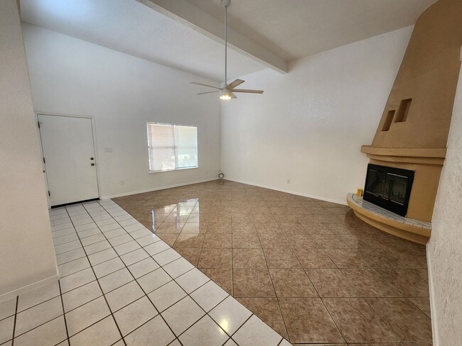 Building Photo - 2082 Pinecone Way