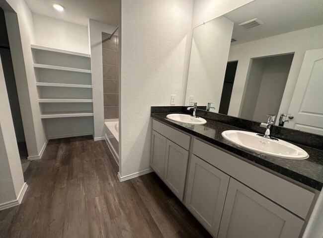 Foto del edificio - 6059 Diamond Vis Ct