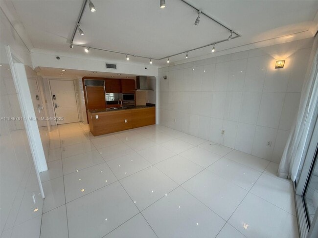 Building Photo - 465 Brickell Ave