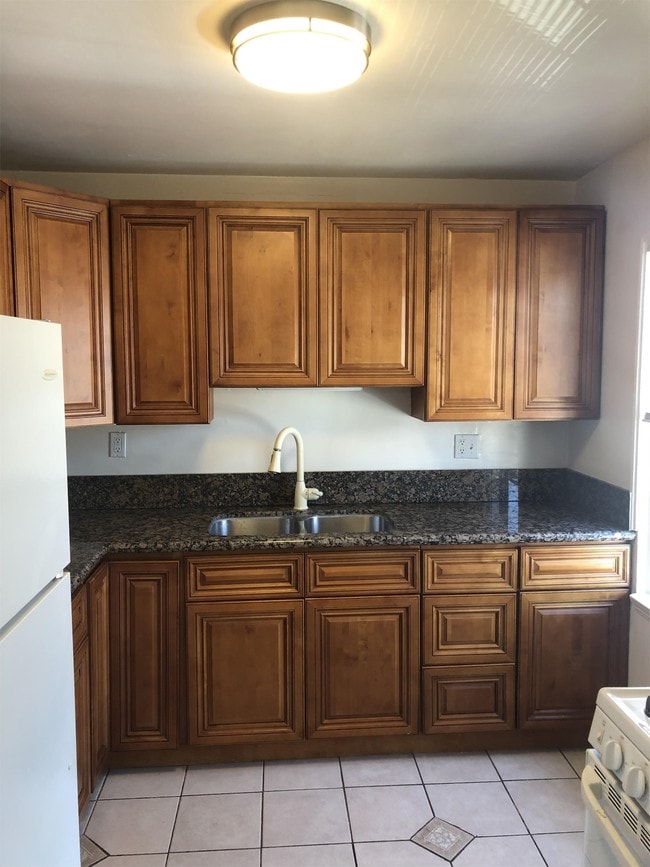Building Photo - 410 S Sierra Madre Blvd