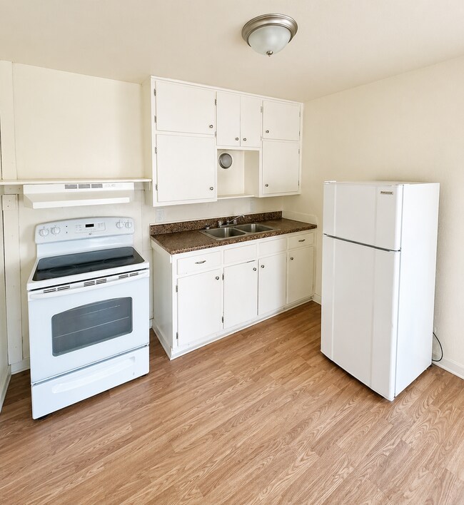 Building Photo - AVAILABLE NOW; APPLY AT OUR WEBSITE TODAY!!