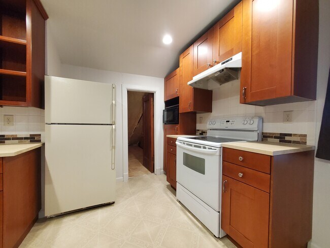 Kitchen, pantry - 422 5th St SE