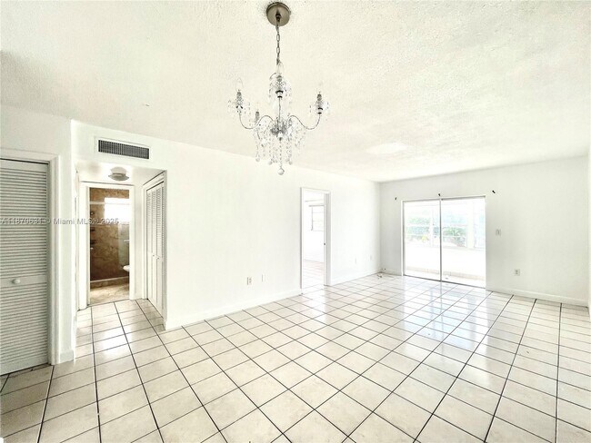 Building Photo - 110 Royal Palm Rd