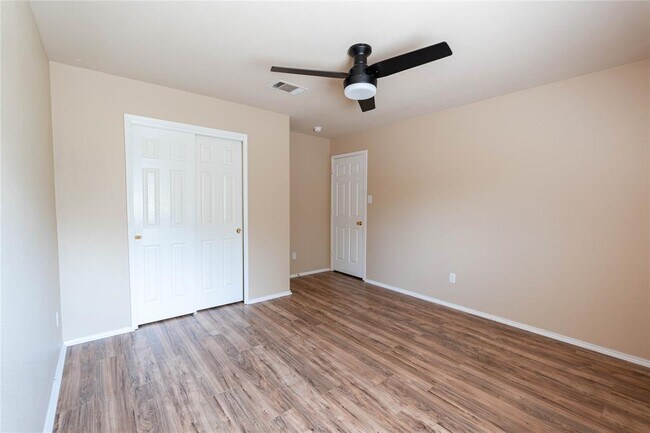 Building Photo - 2818 Shadowpoint Cove