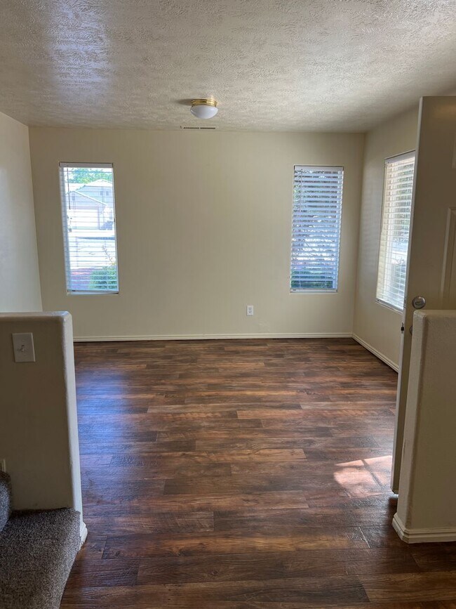 Foto del edificio - Nice 3 Bedroom, 2.5 bathroom townhome in S...