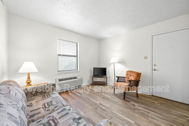 Foto del edificio - 100 Laurel Cove Dr
