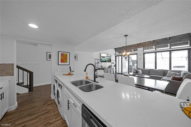 Building Photo - 3 br, 2 bath House - 11341 NW 16th St
