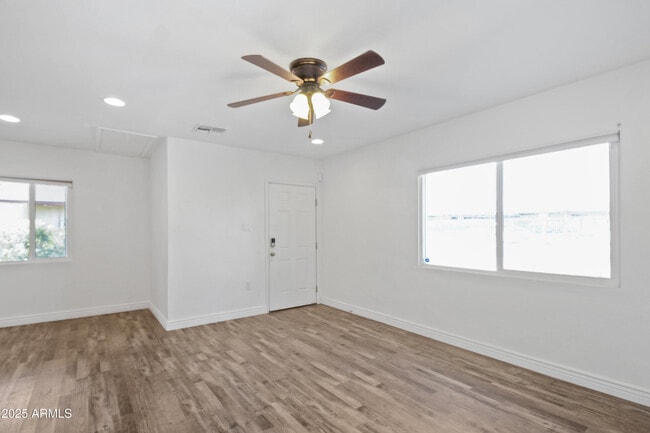 Building Photo - 1729 W Fairmount Ave