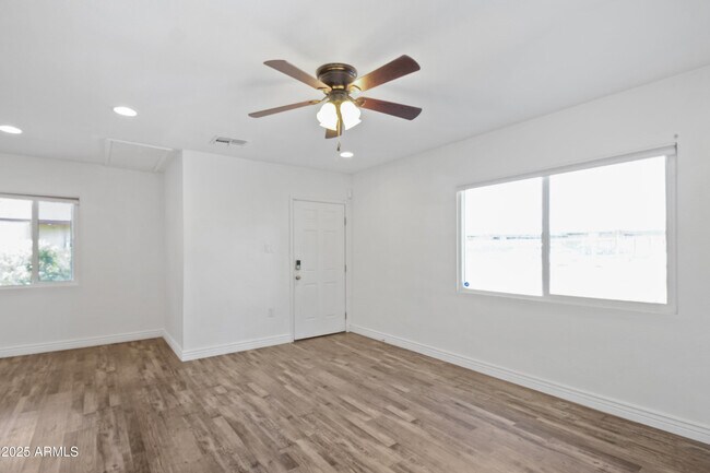 Foto del edificio - 1729 W Fairmount Ave