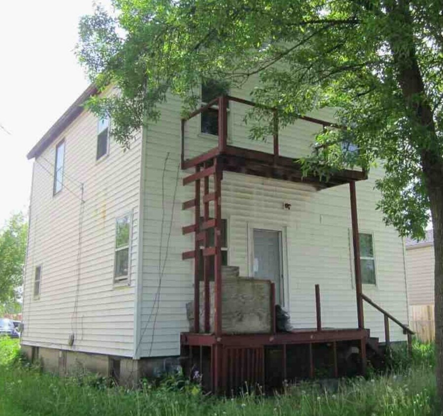 Building Photo - 475 Madison St