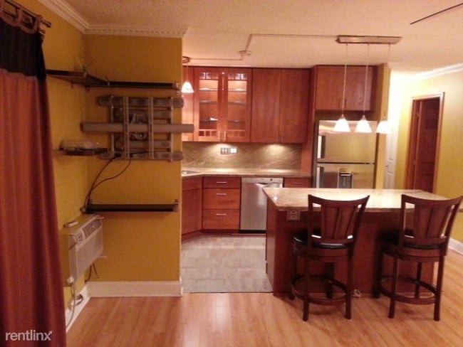 Building Photo - 2 br, 1 bath Condo - 555 Fairway View Dr